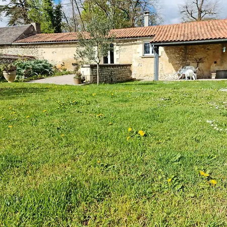La Thibaudiere Gite 70M2 Mirebeau Extérieur photo
