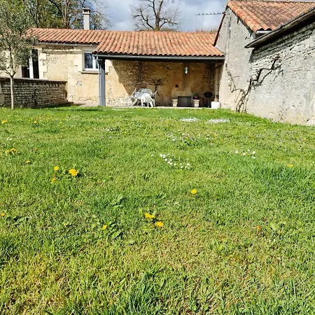 La Thibaudiere Gite 70M2 Mirebeau Extérieur photo